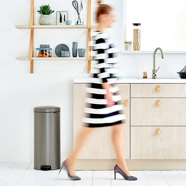 Coș de gunoi cu pedală Brabantia NewIcon 30L, Platinum