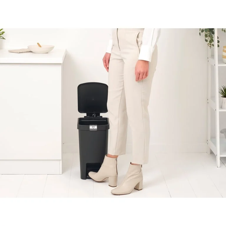 Coș de gunoi cu pedală Brabantia StepUp 16L, Dark Grey