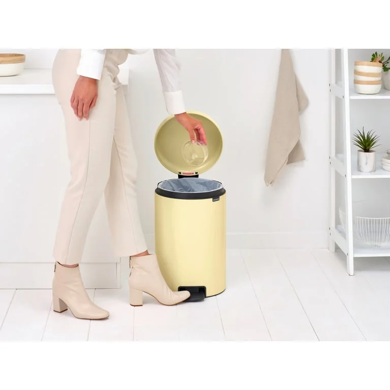 Coș de gunoi cu pedală Brabantia NewIcon 20L, Mellow Yellow