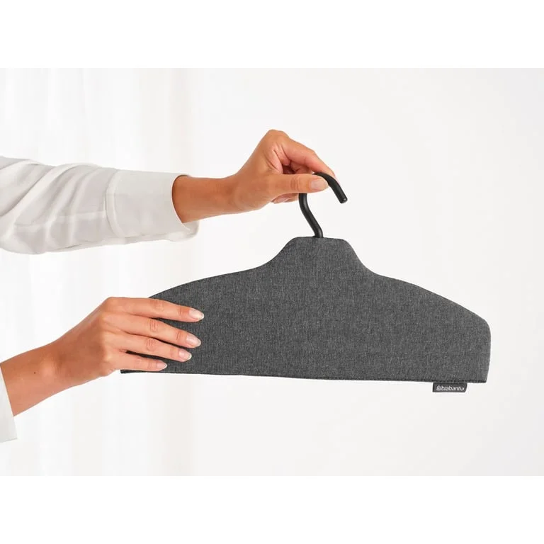 Umeraș pentru călcare cu aparat de călcat cu abur vertical Brabantia Linn Pepper Black