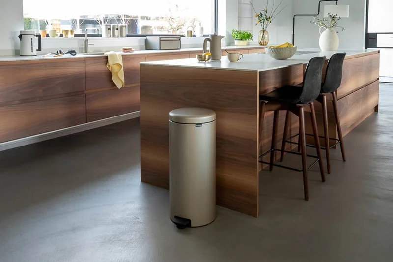 Coș de gunoi cu pedală Brabantia NewIcon 30L, Metallic Gold