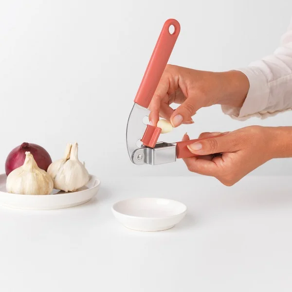 Presă pentru usturoi Brabantia Tasty+ Terracotta Pink