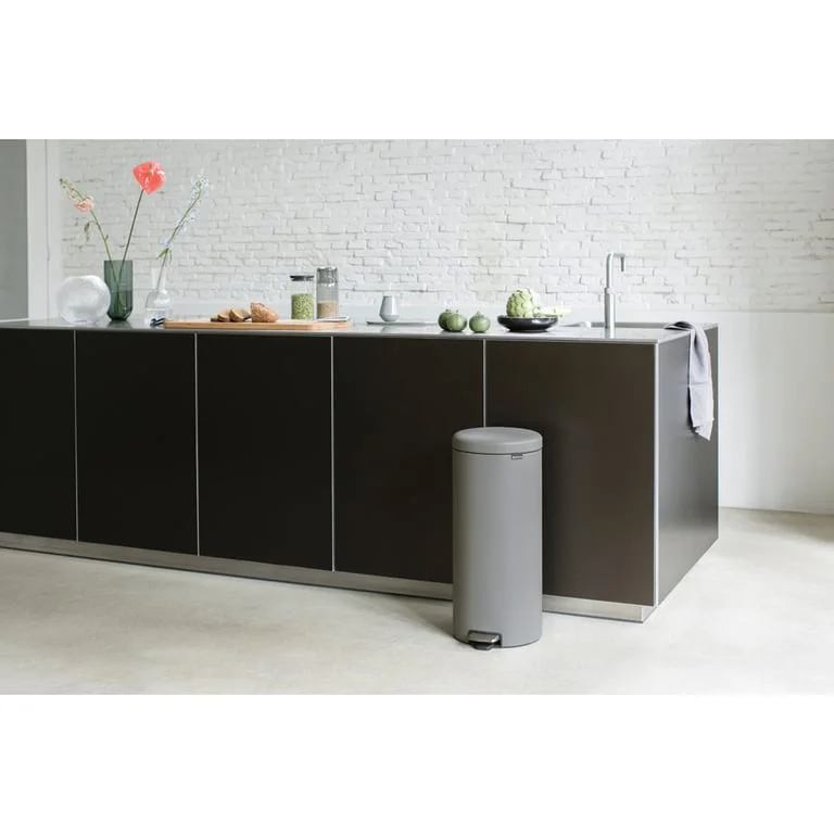 Coș de gunoi cu pedală Brabantia NewIcon 30L, Mineral Concrete Grey