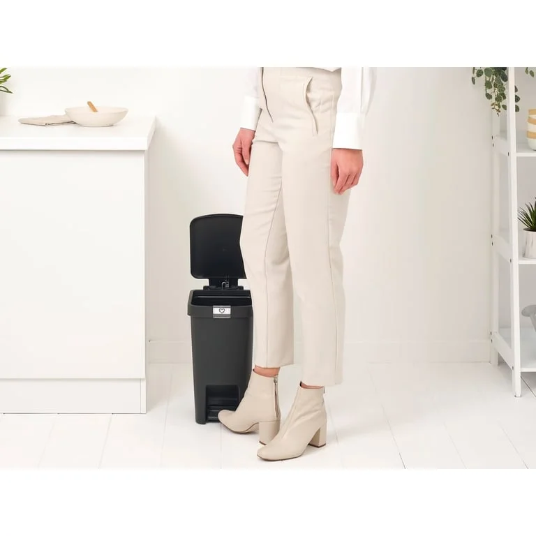 Coș de gunoi cu pedală Brabantia StepUp 10L, Dark Grey
