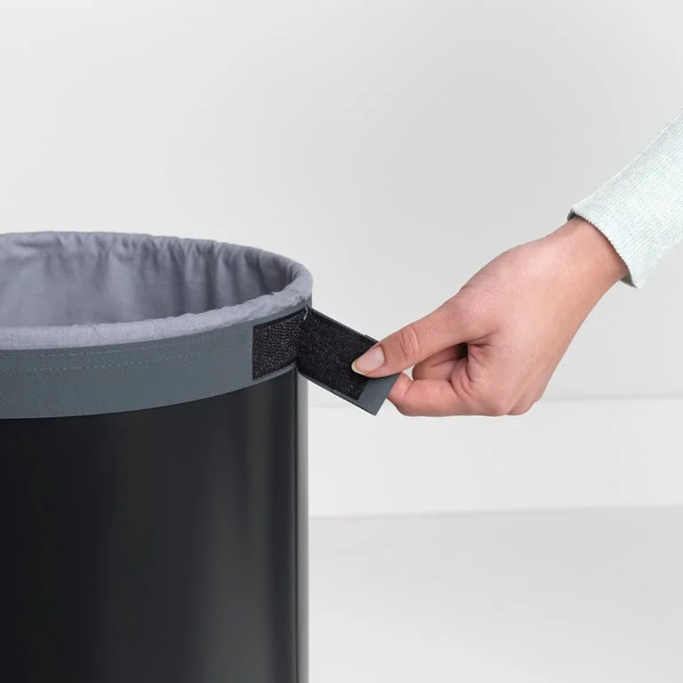 Coș de rufe Brabantia 35L, Matt Black, capac din plută