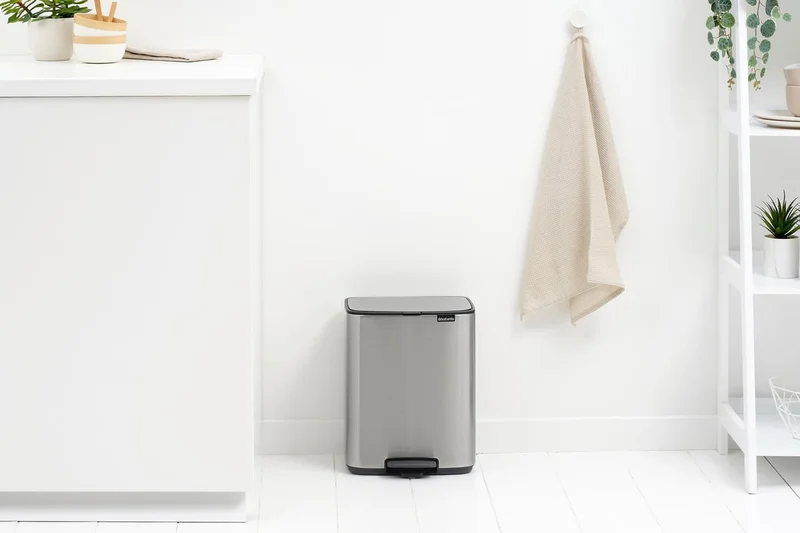 Coș de gunoi Brabantia Bo Pedal 12L, Matt Steel Fingerprint Proof