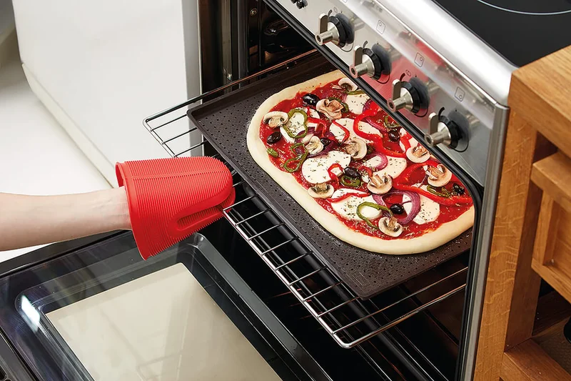 Perforated baking tray for crunchy pizza Lekue 40x30xH1.2cm