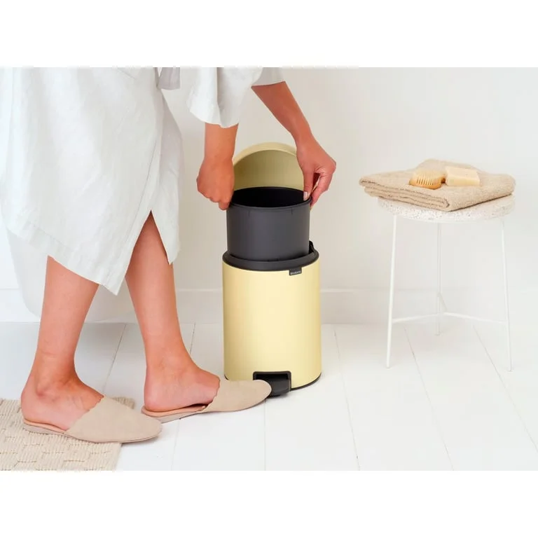 Coș de gunoi cu pedală Brabantia NewIcon 5L, Mellow Yellow