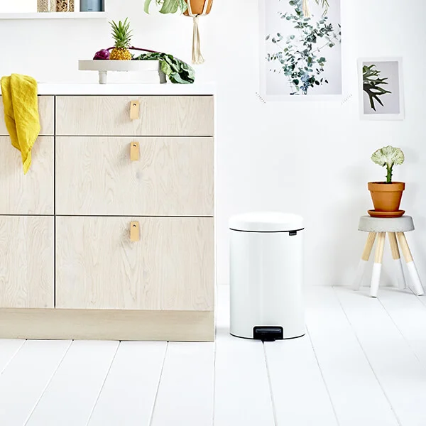 Coș de gunoi cu pedală Brabantia NewIcon 20L, White