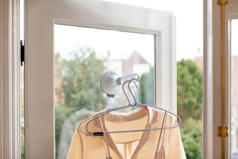 Cârlig pentru haine cu ventuză Brabantia Light Grey