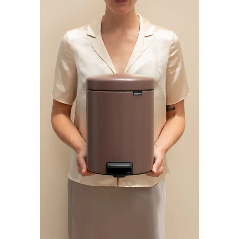 Coș de gunoi cu pedală Brabantia NewIcon 5L, Satin Taupe