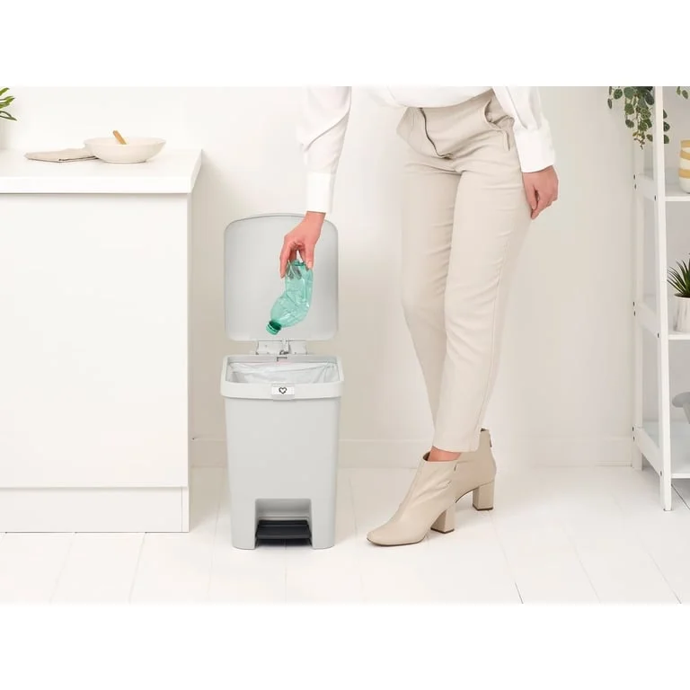 Coș de gunoi cu pedală Brabantia StepUp 25L, Light Grey