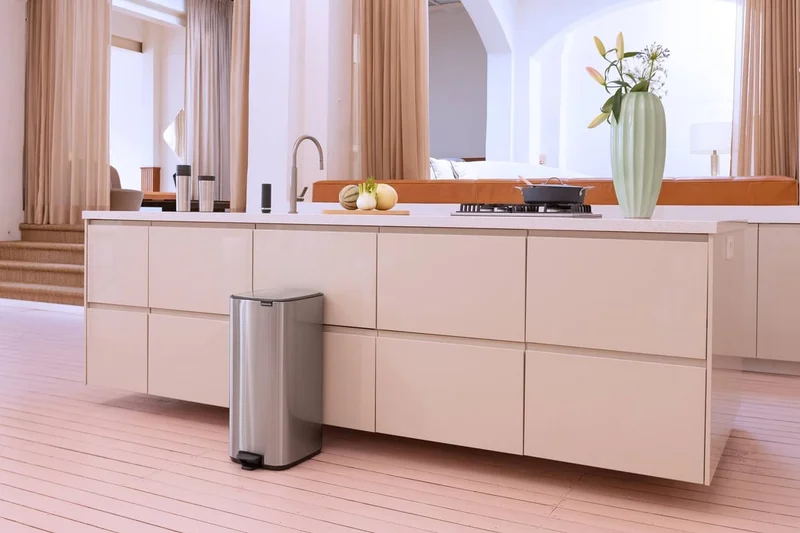 Coș de gunoi Brabantia Bo Pedal 30L, Matt Steel Fingerprint Proof