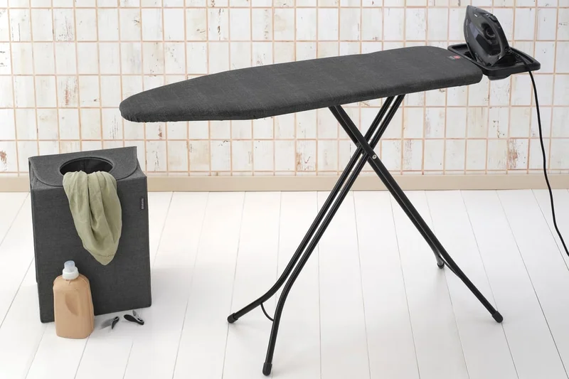 Masă de călcat Brabantia B 124x38cm cu suport solid pentru fier de călcat, Denim Black
