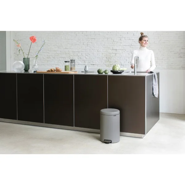 Coș de gunoi cu pedală Brabantia NewIcon 20L, Mineral Concrete Grey
