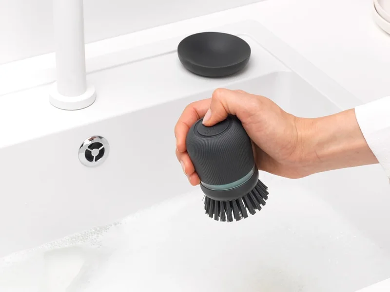Perie cu dozator pentru săpun lichid Brabantia Dark Grey
