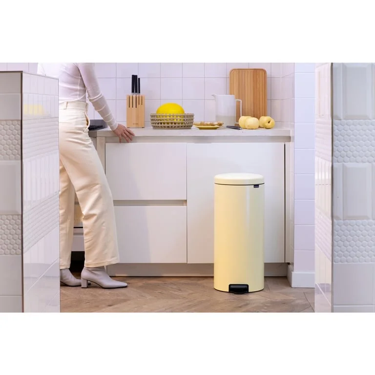 Coș de gunoi cu pedală Brabantia NewIcon 30L, Mellow Yellow