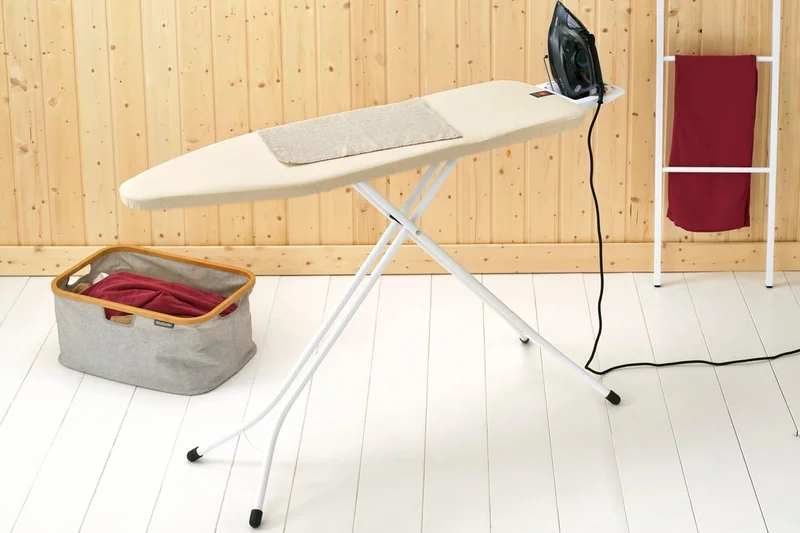 Masă de călcat Brabantia B 124x38cm cu suport pentru fier de călcat, Ecru