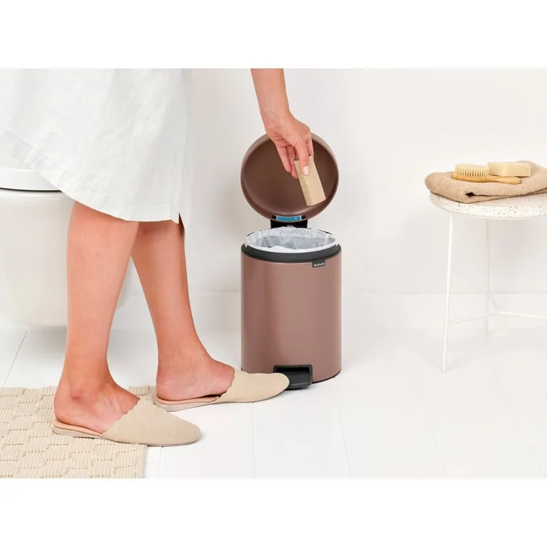 Coș de gunoi cu pedală Brabantia NewIcon 5L, Satin Taupe
