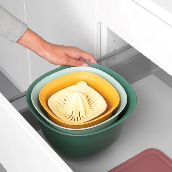 Set de 2 boluri de amestecat, strecurătoare și storcător de citrice Brabantia Tasty+