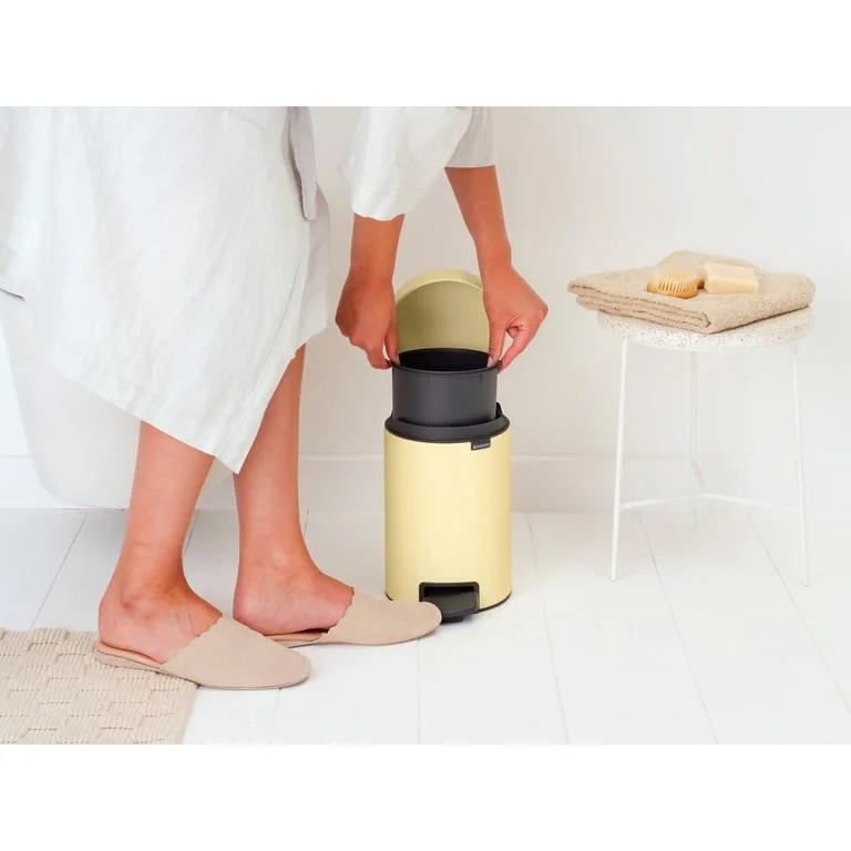 Coș de gunoi cu pedală Brabantia NewIcon 3L, Mellow Yellow