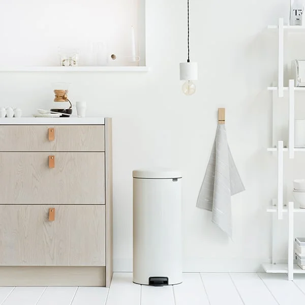 Coș de gunoi cu pedală Brabantia NewIcon 30L, White