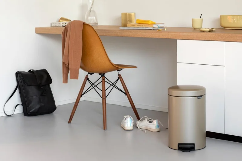 Coș de gunoi cu pedală Brabantia NewIcon 12L, Metallic Gold