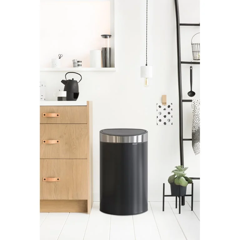 Coș de gunoi Brabantia Touch New 40L, Matt Black, capac metalic