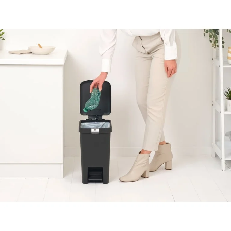 Coș de gunoi cu pedală Brabantia StepUp 16L, Dark Grey