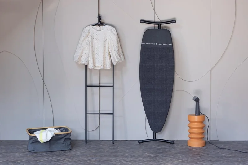 Masă de călcat Brabantia D 135x45cm cu zonă de călcat rezistentă la căldură, Denim Black