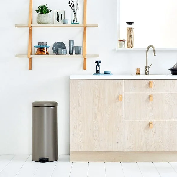 Coș de gunoi cu pedală Brabantia NewIcon 30L, Platinum