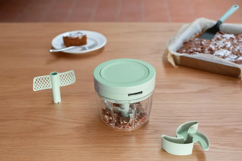 Tocător manual Brabantia Tasty+ Jade Green
