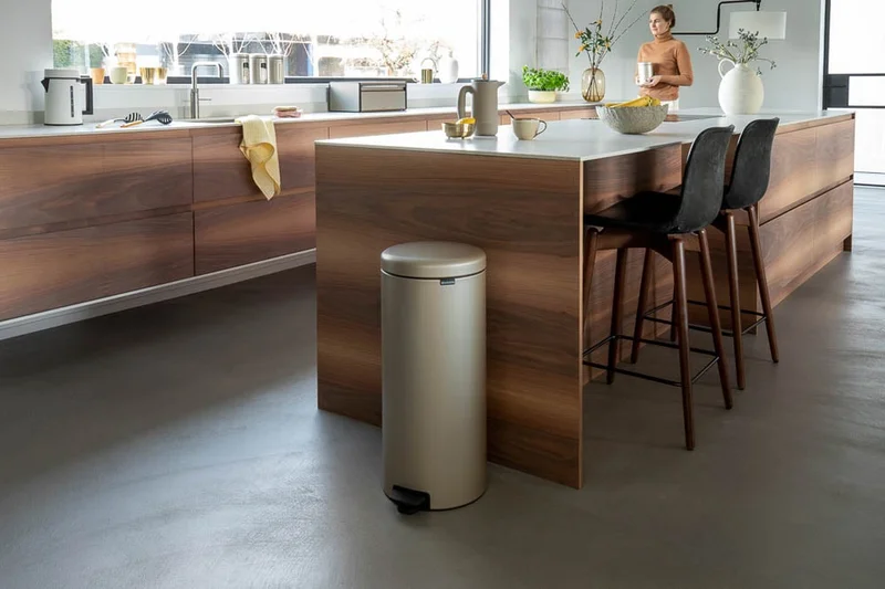 Coș de gunoi cu pedală Brabantia NewIcon 30L, Metallic Gold