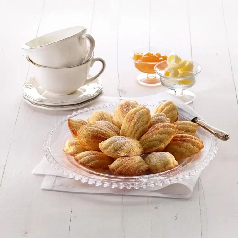 Formă de copt Lekue 30 x 17,5 x H 2 cm, silicon, pentru biscuiți madeleine