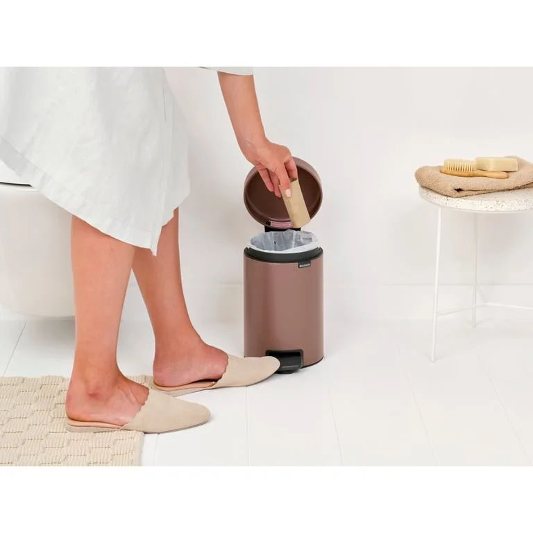 Coș de gunoi cu pedală Brabantia NewIcon 3L, Satin Taupe