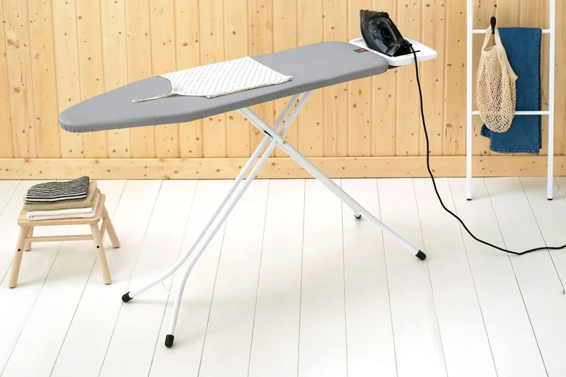 Masă de călcat Brabantia B 124x38cm cu suport solid pentru fier de călcat, Metallised