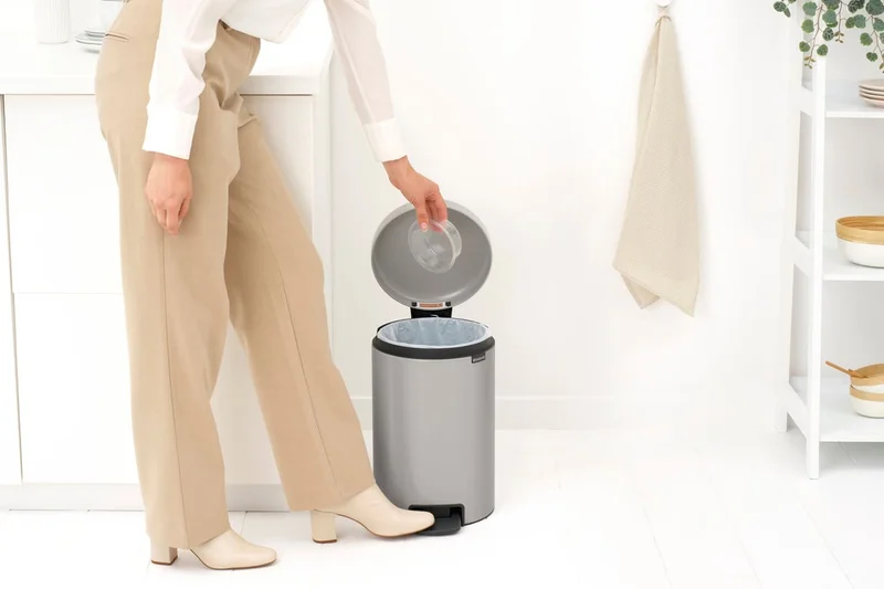 Coș de gunoi cu pedală Brabantia NewIcon 12L, Soft Grey