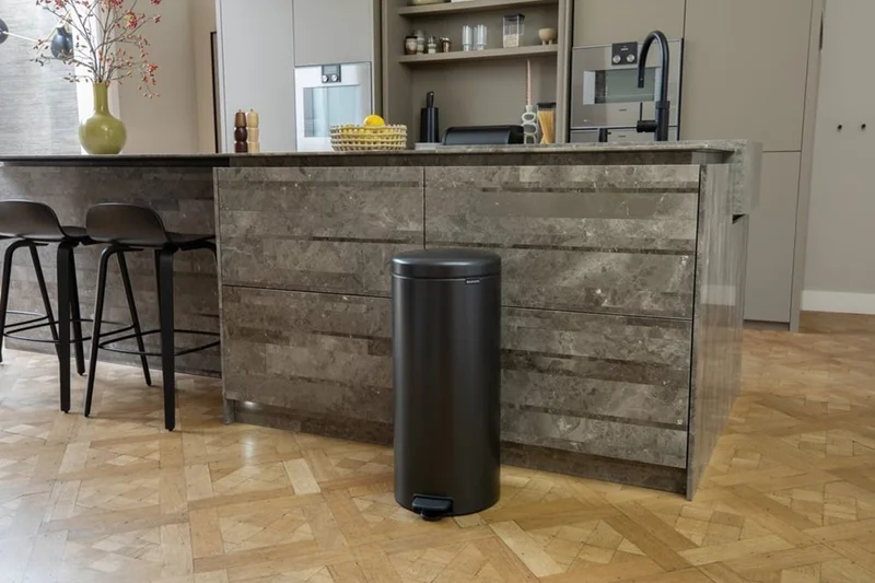 Coș de gunoi cu pedală Brabantia NewIcon 30L, Confident Grey
