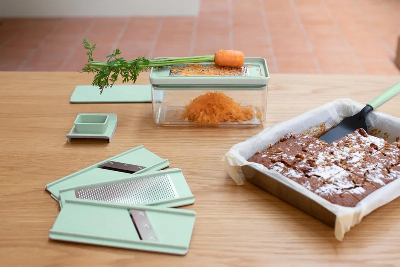 Set răzătoare multifuncțională cu recipient Brabantia Tasty+ Jade Green