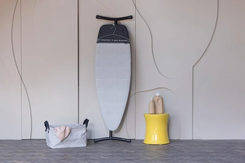 Masă de călcat Brabantia D 135x45cm cu zonă de călcat rezistentă la căldură, Denim Grey