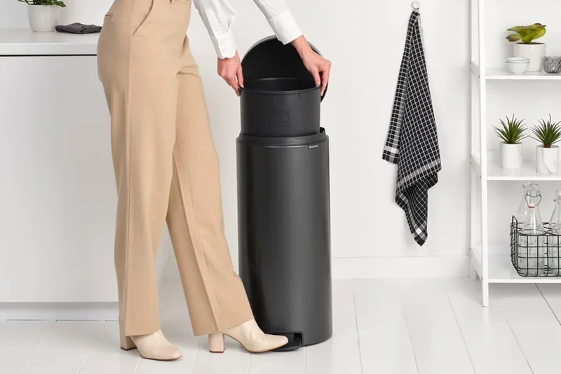 Coș de gunoi cu pedală Brabantia NewIcon 30L, Confident Grey