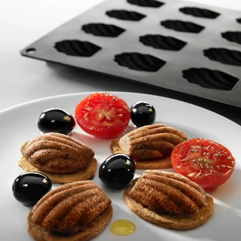 Formă de copt Lekue 30 x 17,5 x H 0,9 cm, silicon, pentru mini biscuiți madeleine