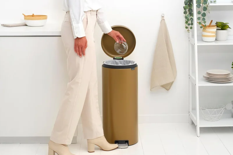 Coș de gunoi cu pedală Brabantia NewIcon 30L, Warm Brass