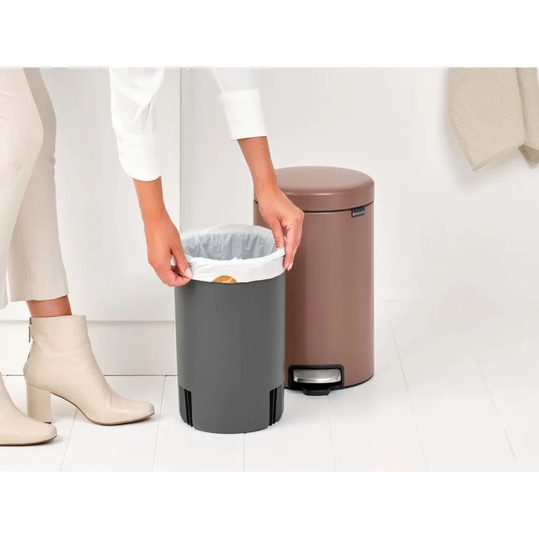 Coș de gunoi cu pedală Brabantia NewIcon 12L, Satin Taupe
