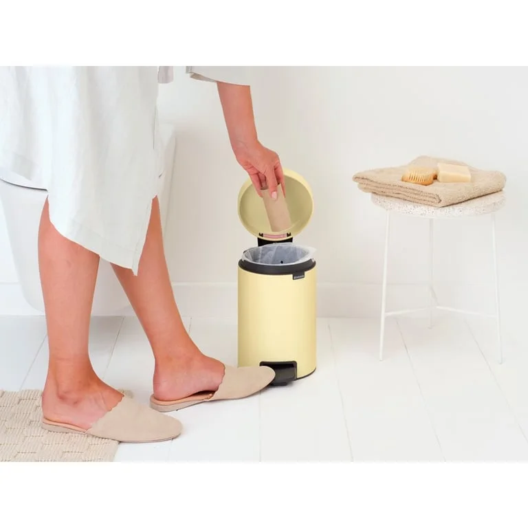 Coș de gunoi cu pedală Brabantia NewIcon 3L, Mellow Yellow